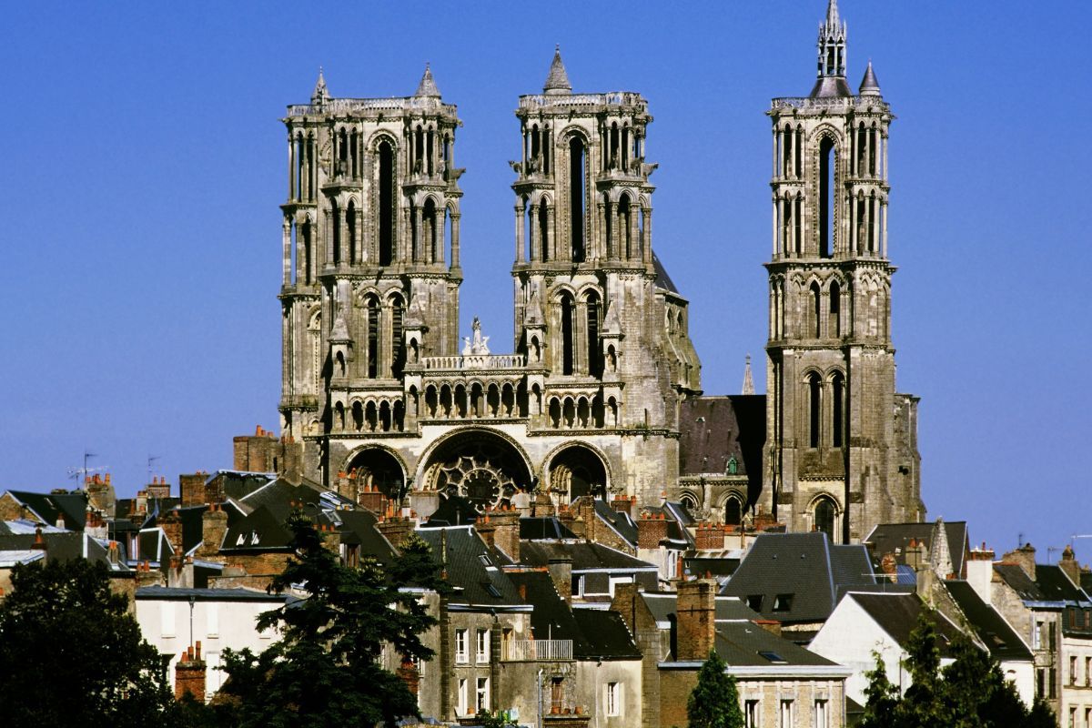 Laon 02000