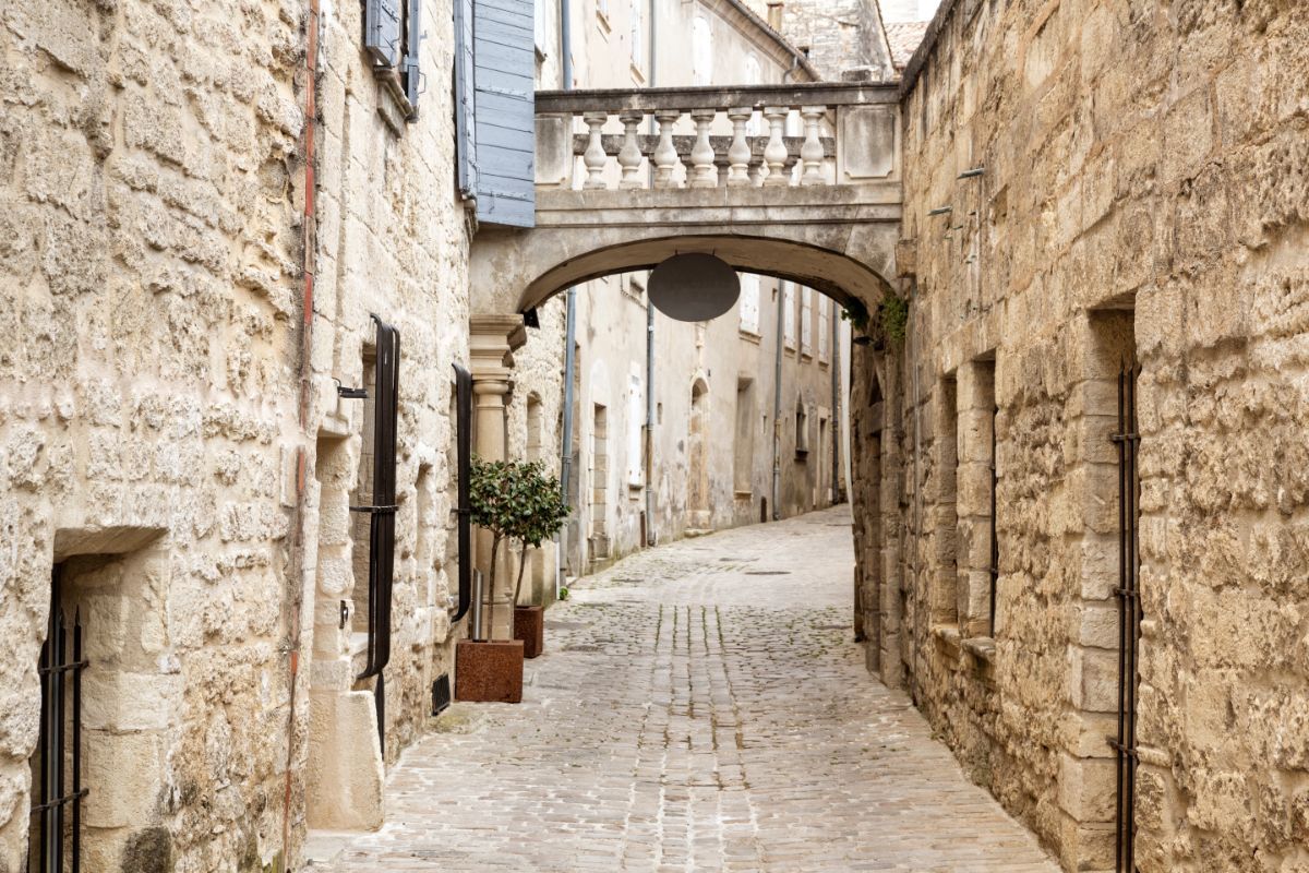 Uzès 30700